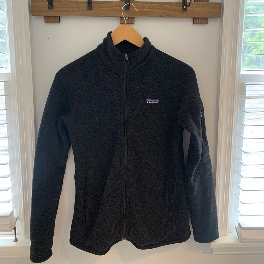 Patagonia black women’s size medium full zip.